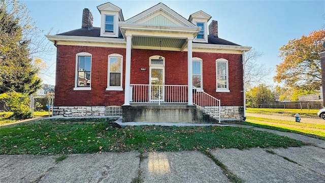 view of front of house with a front lawn