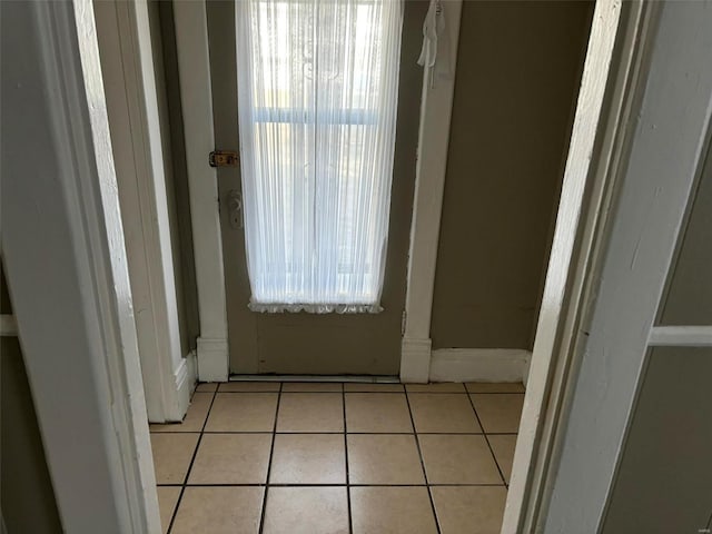 entryway featuring a healthy amount of sunlight and light tile patterned flooring