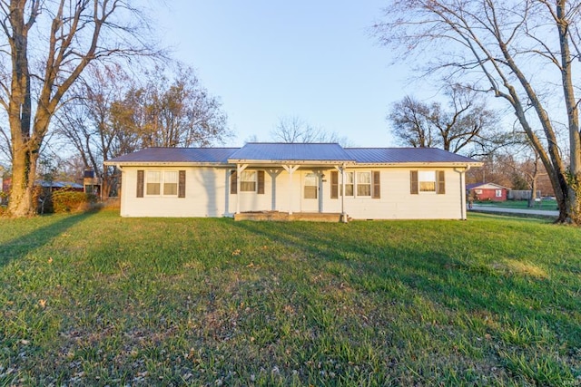 ranch-style house featuring a front yard