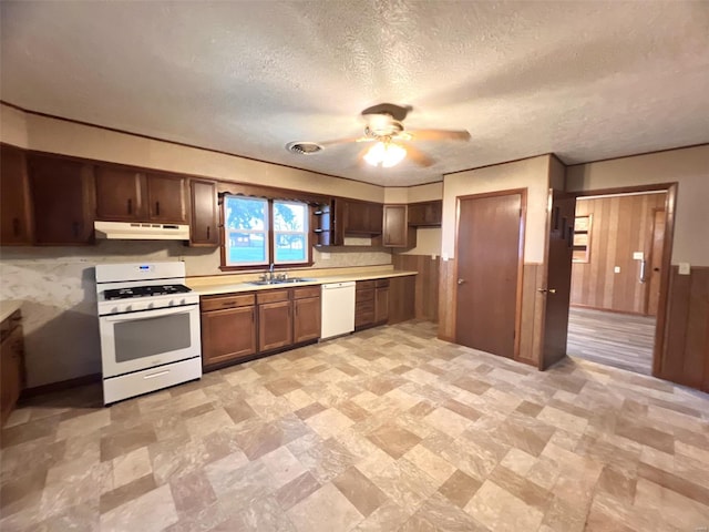 kitchen featuring a textured ceiling, ceiling fan, sink, and white appliances