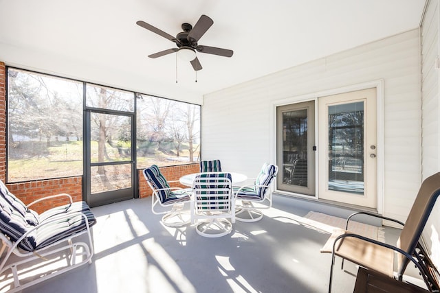 sunroom / solarium featuring ceiling fan