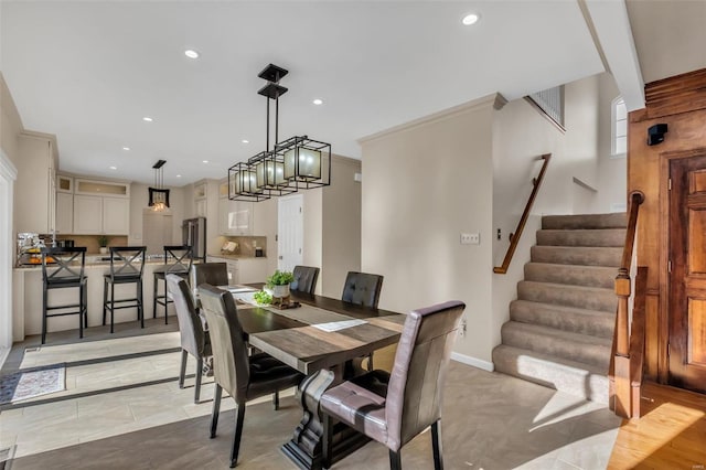 dining area with ornamental molding