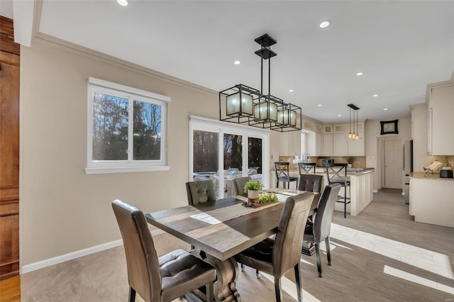 dining area with ornamental molding