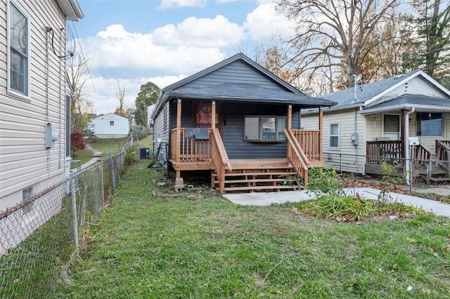 view of front facade with a front yard