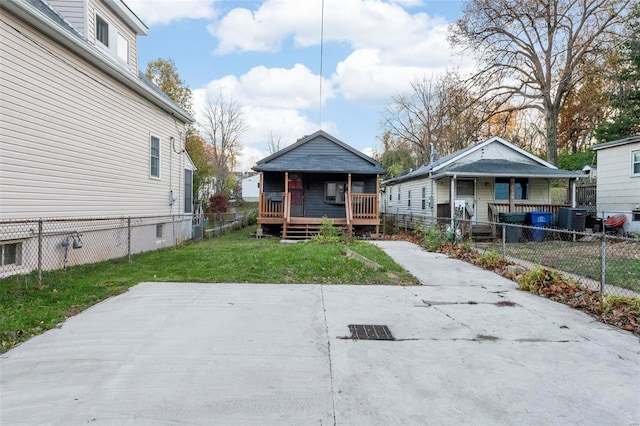 view of front of house featuring central AC, a front lawn, and a porch