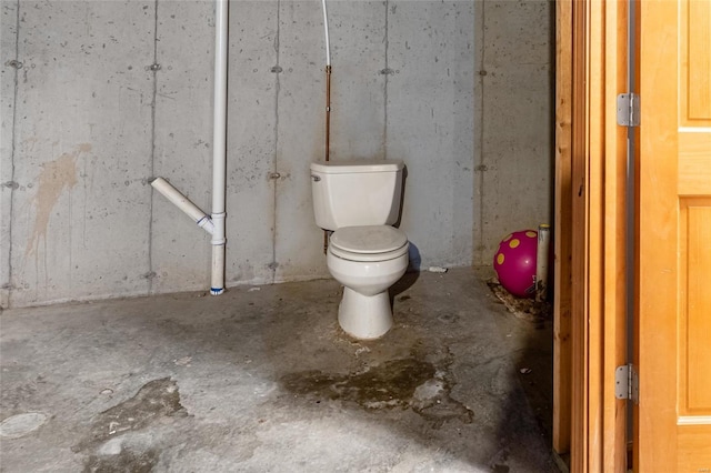 bathroom featuring toilet and concrete flooring