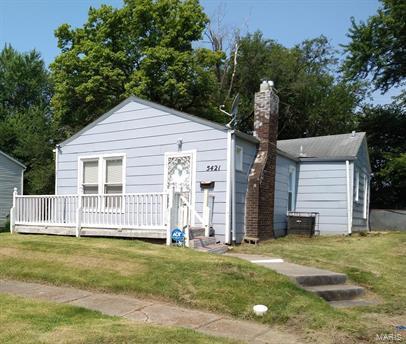 view of front of home featuring a front lawn and a wooden deck