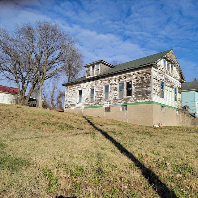 exterior space with a lawn