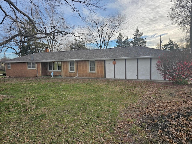 view of front of house with a front lawn