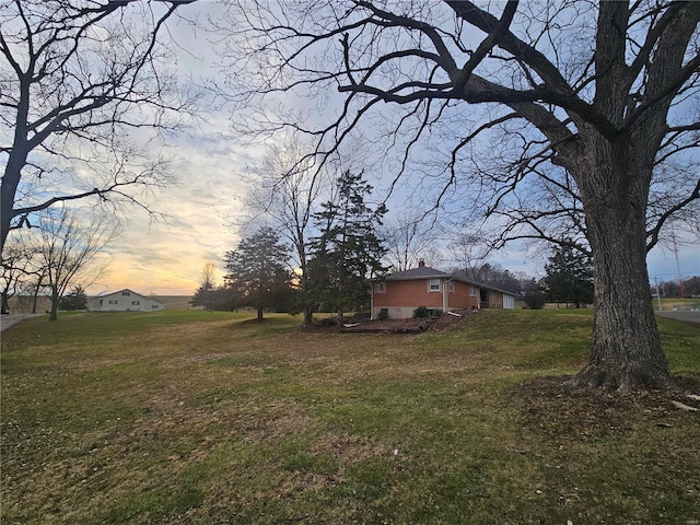 view of yard at dusk