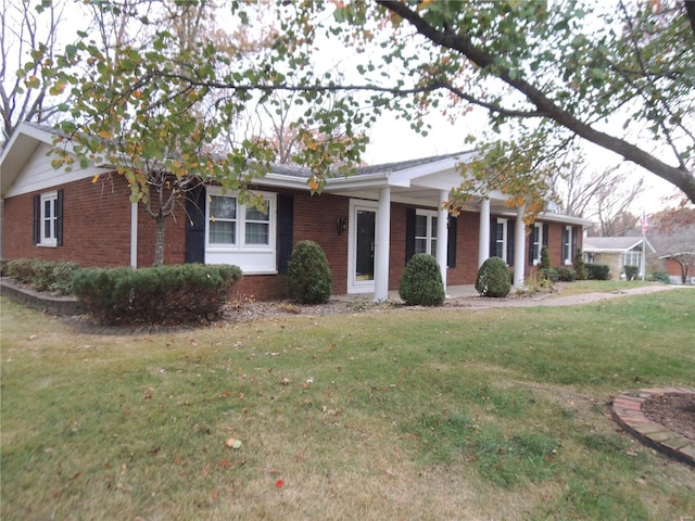 ranch-style home featuring a front yard