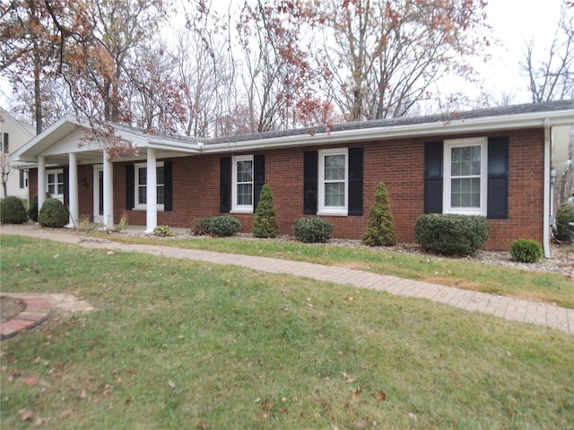 ranch-style house featuring a front lawn