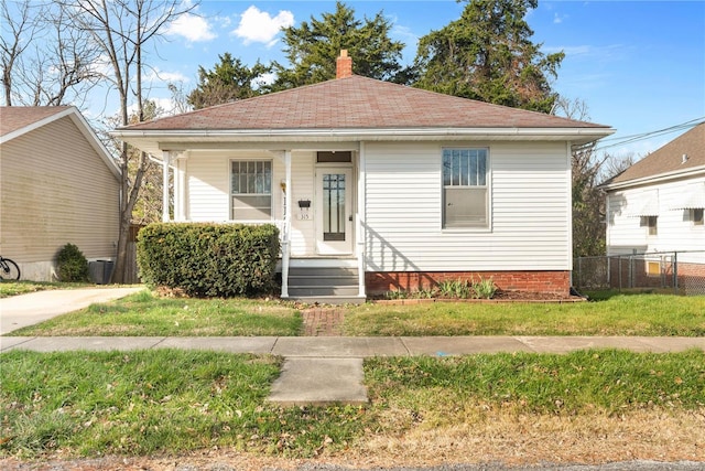 bungalow-style home featuring a front lawn