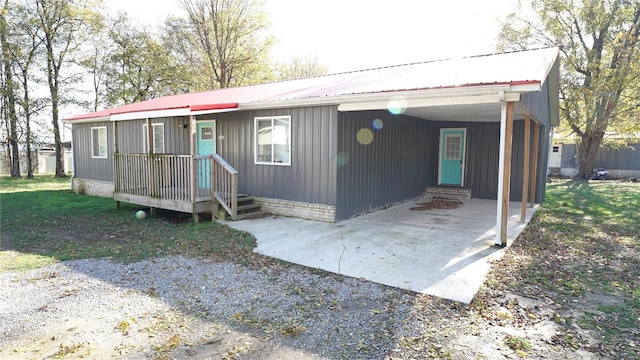 manufactured / mobile home with a carport