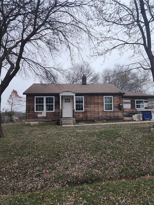 view of front of house with a front yard