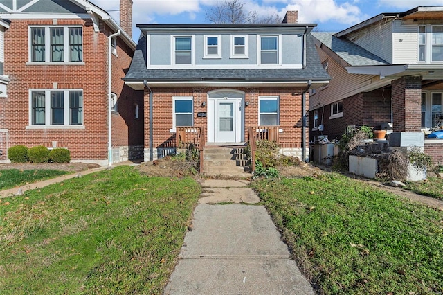 view of front of home featuring a front yard