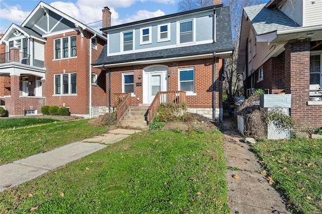 view of front of house featuring a front lawn