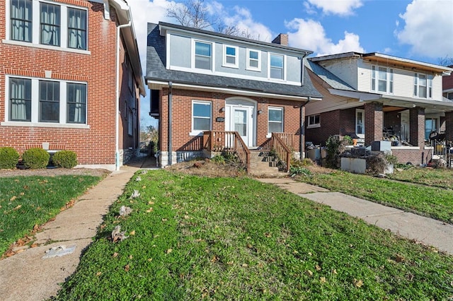 view of front of house featuring a front lawn