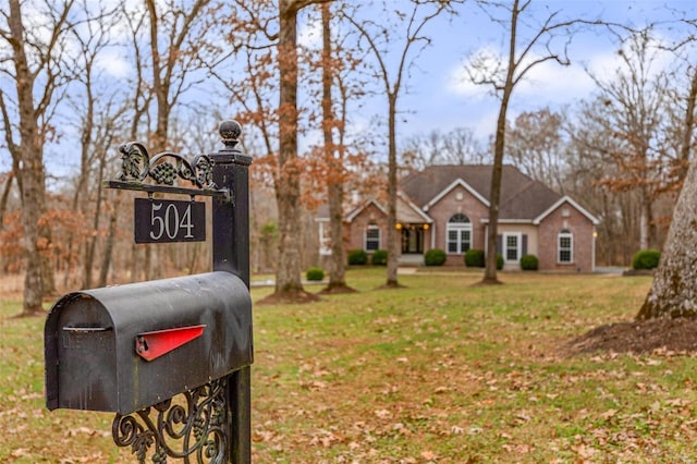 view of front of home with a front lawn