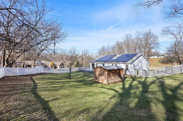 view of yard featuring a storage shed