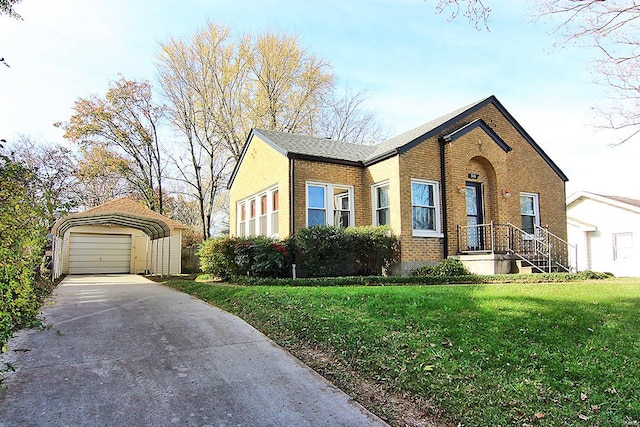 view of front facade with a front yard