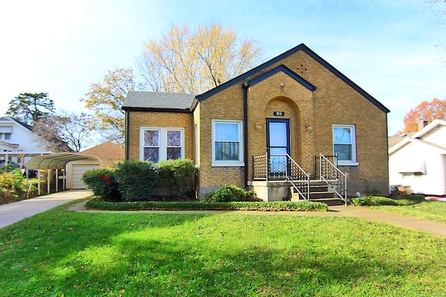 view of front of property featuring a carport and a front lawn