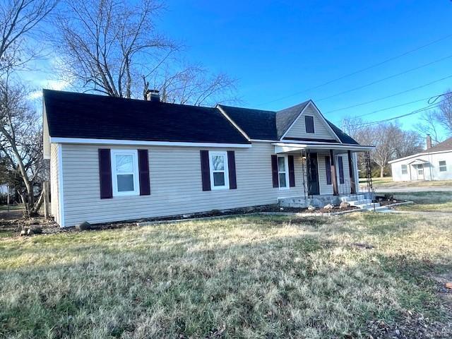 view of front of house featuring a front yard and covered porch