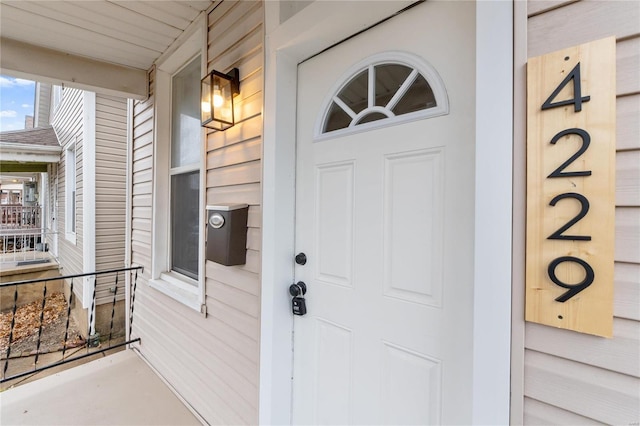 property entrance featuring a porch