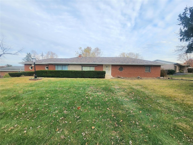 ranch-style home featuring a front yard