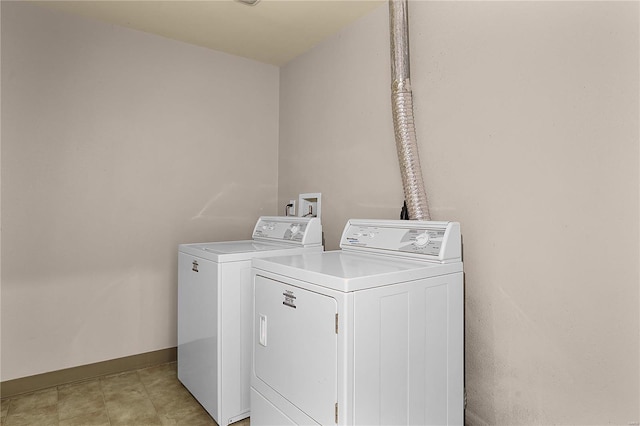 laundry room with washing machine and dryer