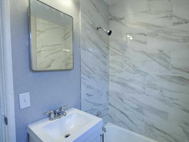 bathroom featuring sink and tiled shower / bath