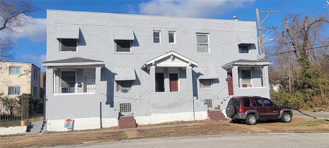 view of front facade