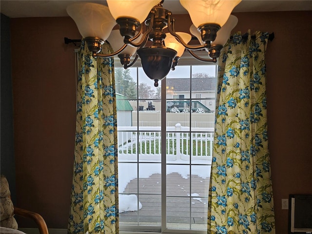 entryway featuring an inviting chandelier