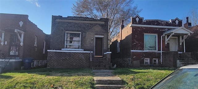 view of front of house with a front lawn