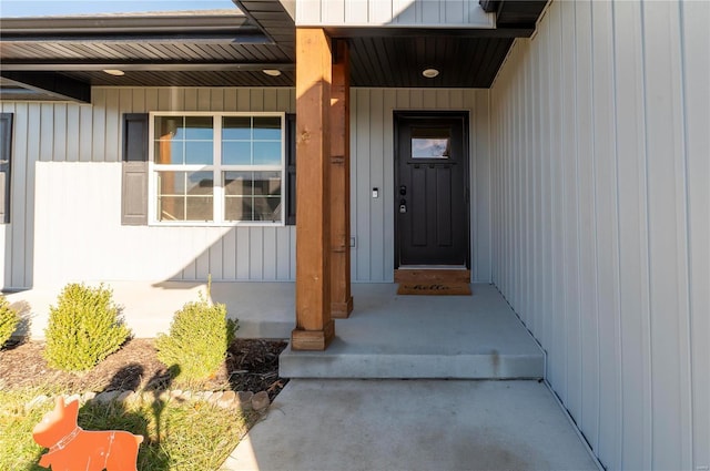 doorway to property with covered porch