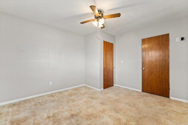 unfurnished room with light carpet and ceiling fan