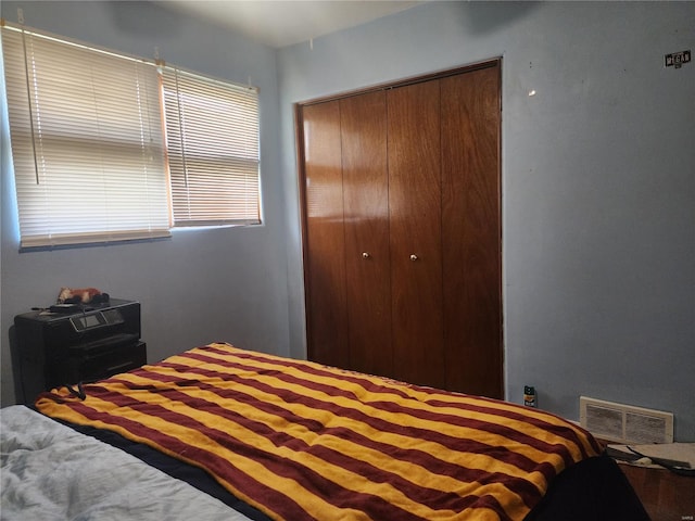 bedroom with a closet