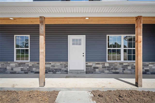 property entrance featuring a porch