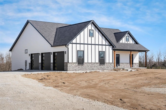 view of front facade with a garage