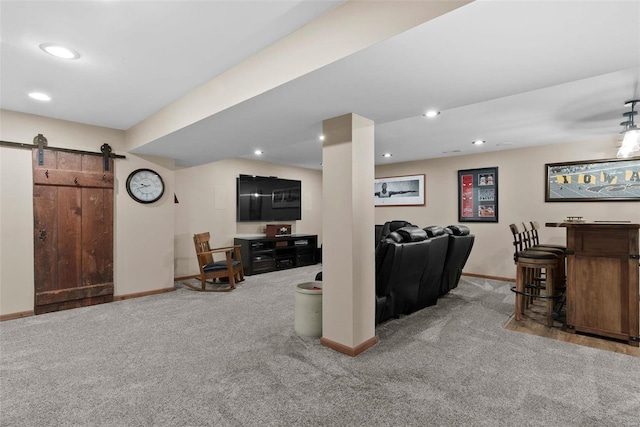 living room with light carpet, a barn door, and bar area