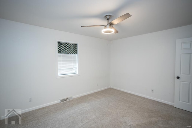 carpeted empty room featuring ceiling fan