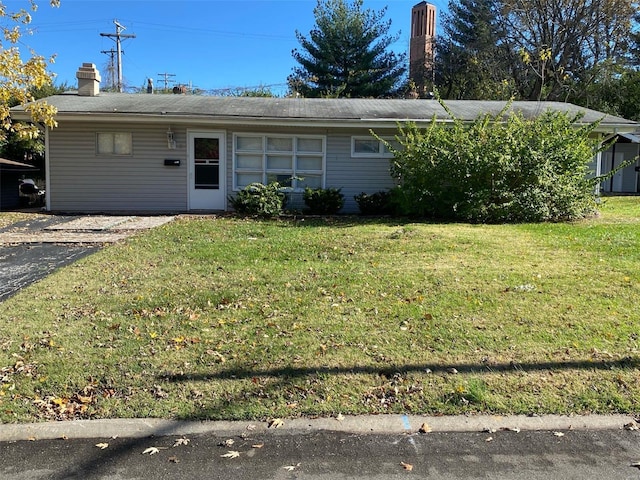 view of front of property with a front yard