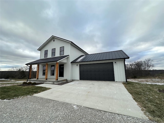 modern farmhouse style home featuring covered porch and a garage