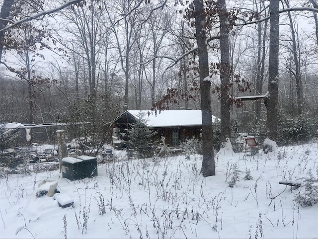 view of yard layered in snow