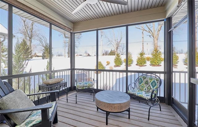 sunroom with ceiling fan