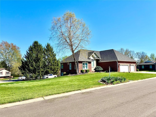 view of front facade featuring a garage and a front yard