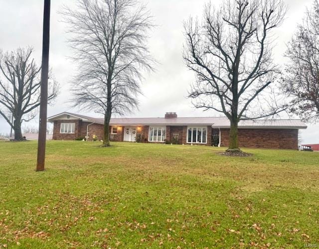 view of front of house with a front yard