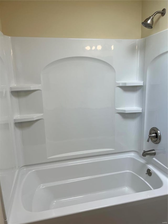 bathroom with tub / shower combination