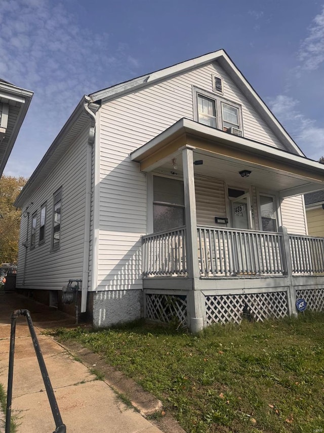 view of front facade featuring covered porch