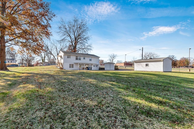 view of yard with a storage shed